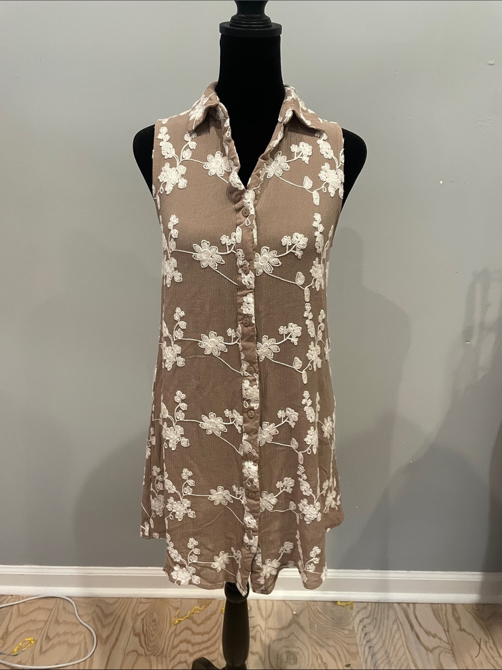 Sleeveless Taupe Button-Down Dress with White Floral Embroidery like new small
